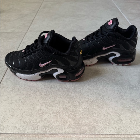 Little girls Nike Air Trainers. Size 13 - Picture 4 of 5